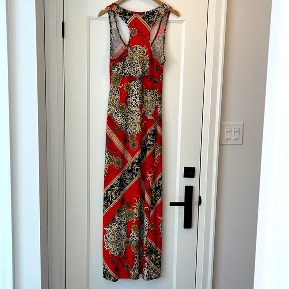 Beautiful Maxi Dress in bright amazing pattern - Picture 2 of 6